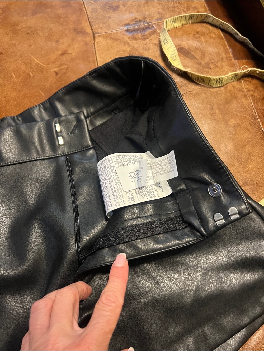 Zara faux leather high waisted shorts black with pockets - Picture 3 of 5